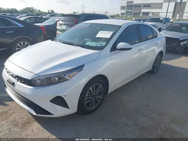 3KPF24AD3PE669670 2023 KIA FORTE - Image 2