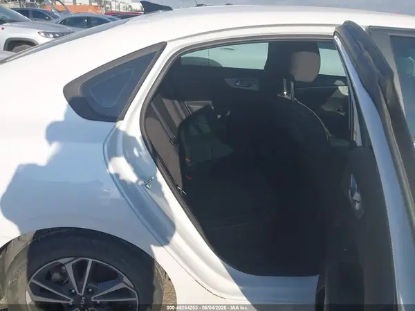 3KPF24AD3PE669670 2023 KIA FORTE - Image 8