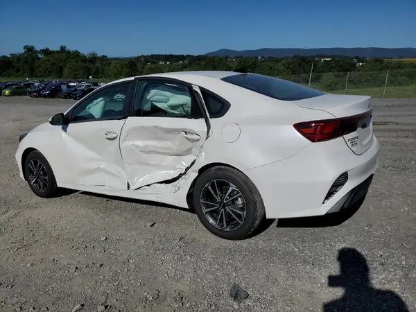 3KPF24AD3PE673086 2023 KIA FORTE - Image 2