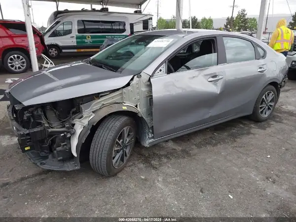 3KPF24AD3PE673282 2023 KIA FORTE - Image 2