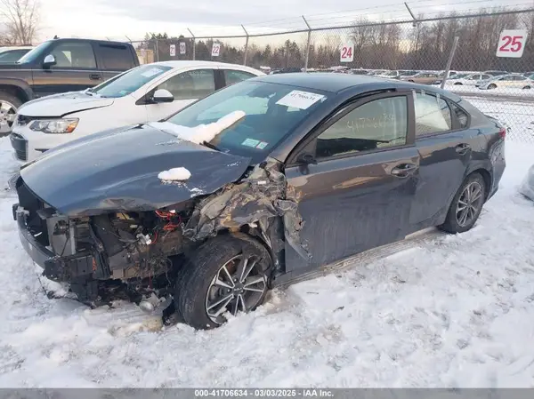 3KPF24AD3PE675758 2023 KIA FORTE - Image 2