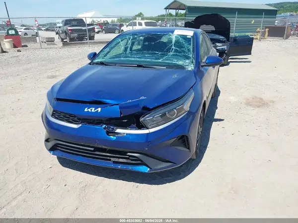 3KPF24AD3PE677624 2023 KIA FORTE - Image 2