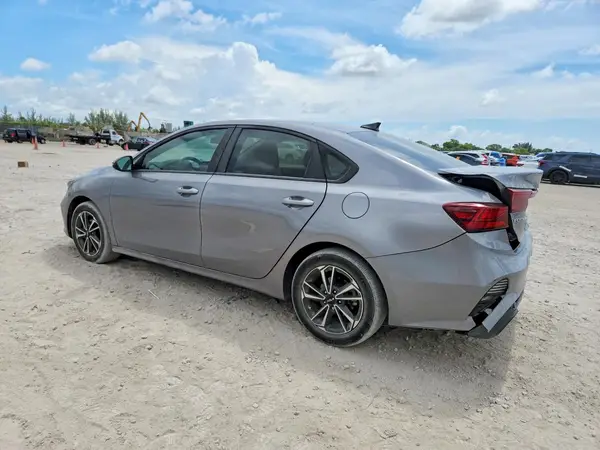 3KPF24AD3PE687277 2023 KIA FORTE - Image 2