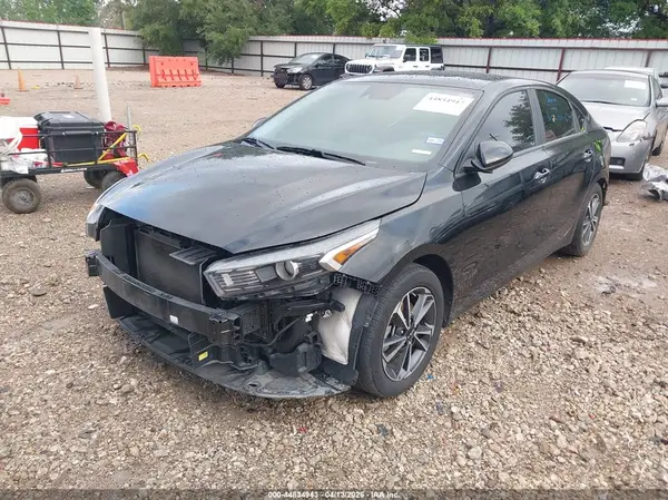 3KPF24AD3PE687795 2023 KIA FORTE - Image 2