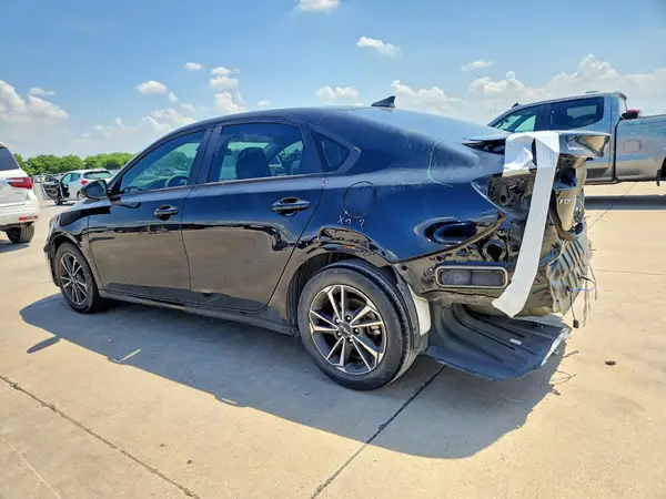 3KPF24AD3PE687957 2023 KIA FORTE - Image 2