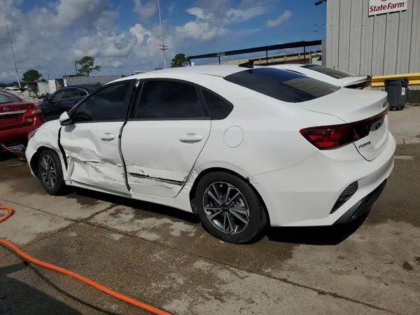 3KPF24AD3PE688736 2023 KIA FORTE - Image 2