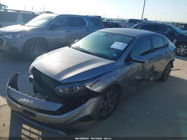 3KPF24AD3PE692642 2023 KIA FORTE - Image 2