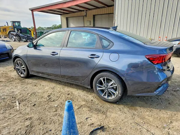 3KPF24AD3PE693418 2023 KIA FORTE - Image 2