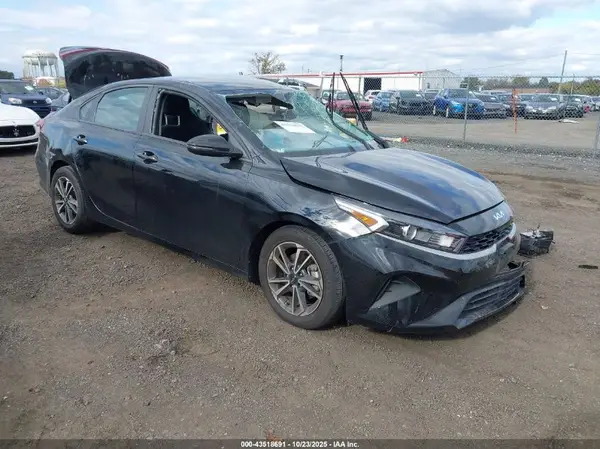 3KPF24AD3PE694861 2023 KIA FORTE - Image 1