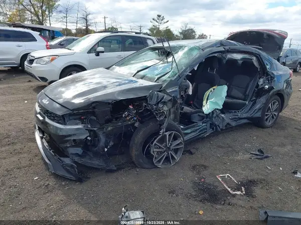 3KPF24AD3PE694861 2023 KIA FORTE - Image 2