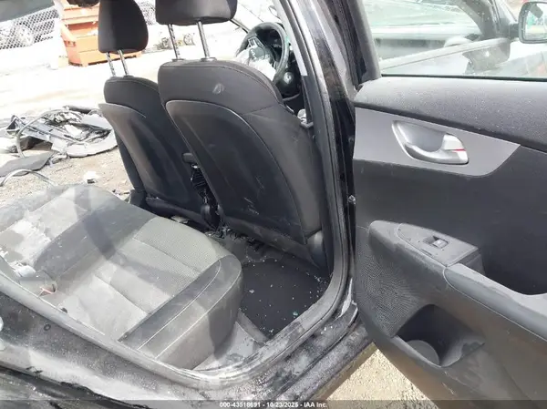 3KPF24AD3PE694861 2023 KIA FORTE - Image 8