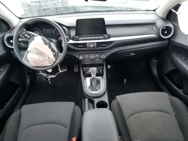 3KPF24AD3RE698377 2024 KIA FORTE - Image 8