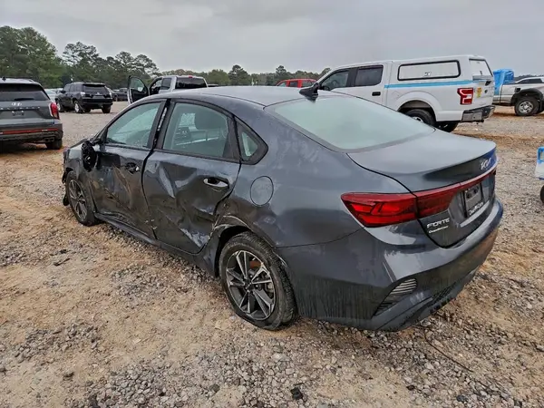 3KPF24AD3RE704078 2024 KIA FORTE - Image 2