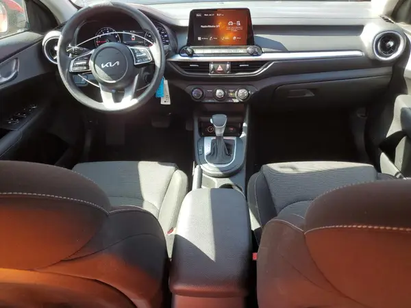 3KPF24AD3RE704503 2024 KIA FORTE - Image 8