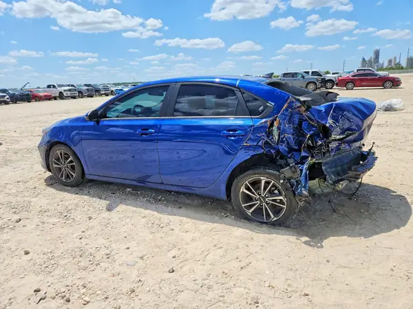 3KPF24AD3RE713931 2024 KIA FORTE - Image 2