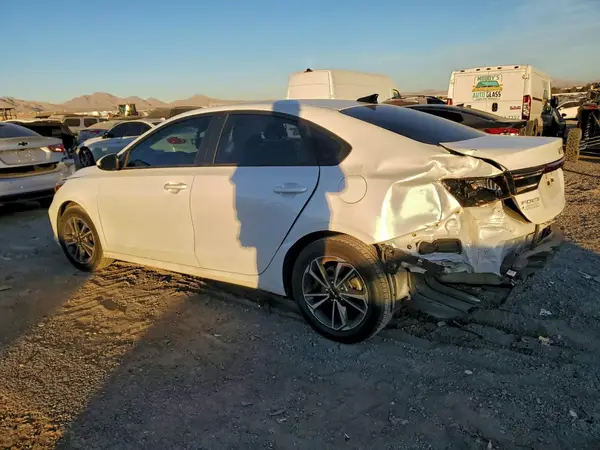 3KPF24AD3RE715016 2024 KIA FORTE - Image 2