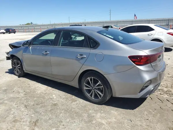 3KPF24AD3RE720216 2024 KIA FORTE - Image 2
