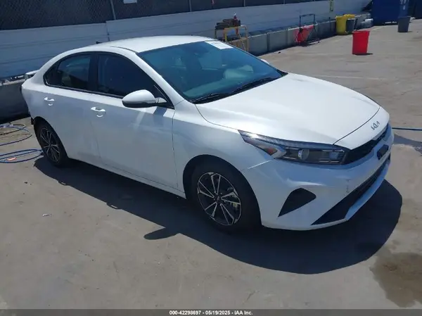 3KPF24AD3RE720443 2024 KIA FORTE - Image 1