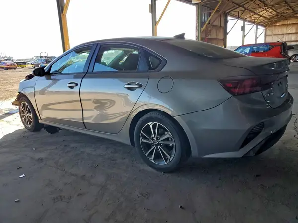 3KPF24AD3RE723956 2024 KIA FORTE - Image 2