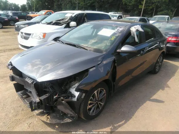 3KPF24AD3RE725383 2024 KIA FORTE - Image 2