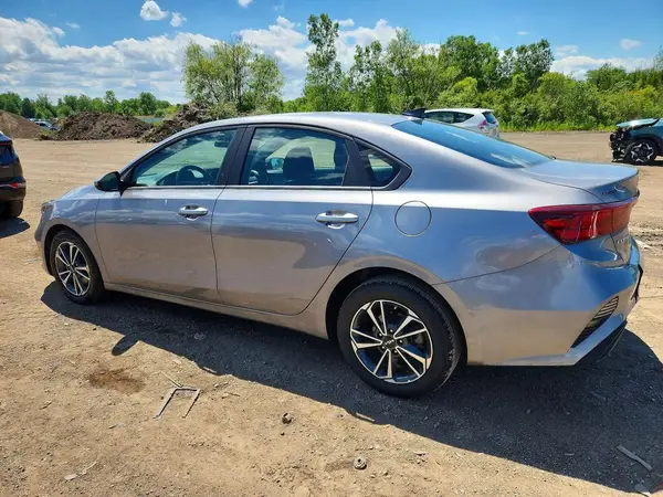 3KPF24AD3RE725643 2024 KIA FORTE - Image 2