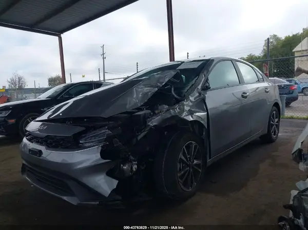 3KPF24AD3RE725657 2024 KIA FORTE - Image 2