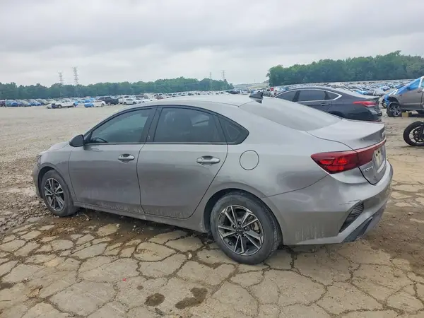 3KPF24AD3RE726548 2024 KIA FORTE - Image 2