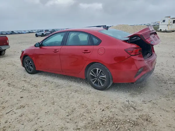 3KPF24AD3RE728574 2024 KIA FORTE - Image 2