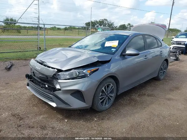 3KPF24AD3RE730986 2024 KIA FORTE - Image 2