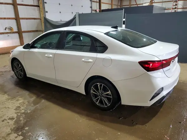 3KPF24AD3RE731894 2024 KIA FORTE - Image 2