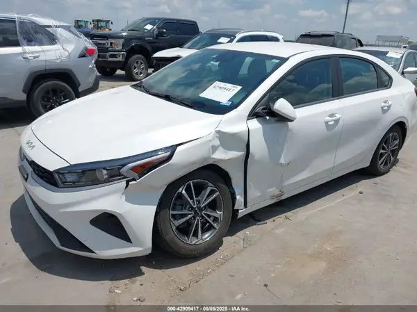 3KPF24AD3RE732219 2024 KIA FORTE - Image 2
