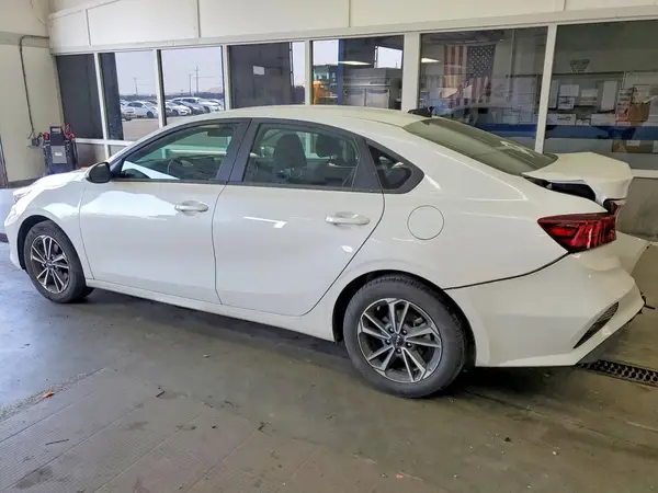 3KPF24AD3RE737548 2024 KIA FORTE - Image 2