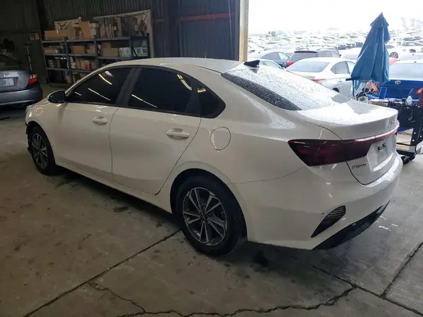 3KPF24AD3RE737646 2024 KIA FORTE - Image 2