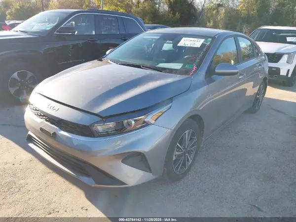 3KPF24AD3RE738294 2024 KIA FORTE - Image 2