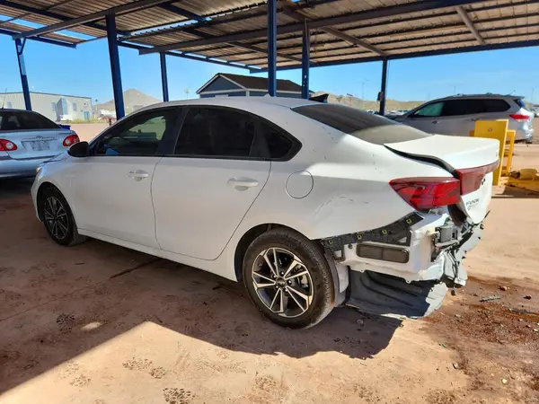 3KPF24AD3RE739249 2024 KIA FORTE - Image 2