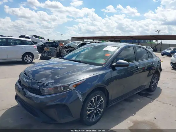 3KPF24AD3RE742104 2024 KIA FORTE - Image 2