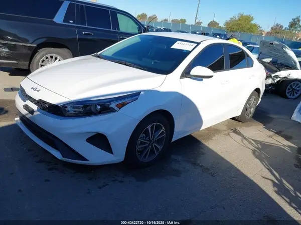 3KPF24AD3RE743625 2024 KIA FORTE - Image 2