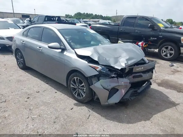 3KPF24AD3RE744600 2024 KIA FORTE - Image 1