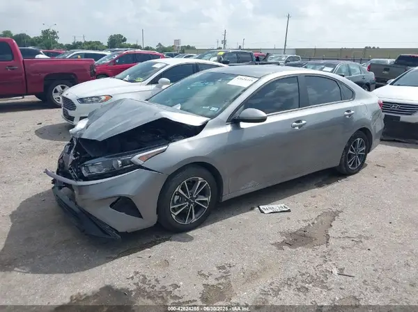 3KPF24AD3RE744600 2024 KIA FORTE - Image 2