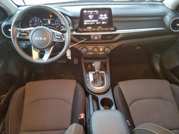 3KPF24AD3RE749635 2024 KIA FORTE - Image 8