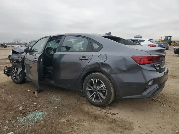 3KPF24AD3RE749943 2024 KIA FORTE - Image 2