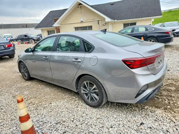 3KPF24AD3RE751823 2024 KIA FORTE - Image 2