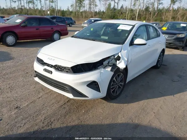 3KPF24AD3RE753393 2024 KIA FORTE - Image 2