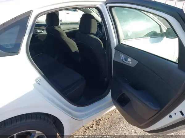 3KPF24AD3RE753393 2024 KIA FORTE - Image 8
