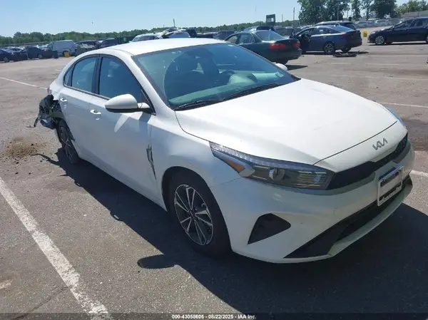 3KPF24AD3RE754298 2024 KIA FORTE - Image 1