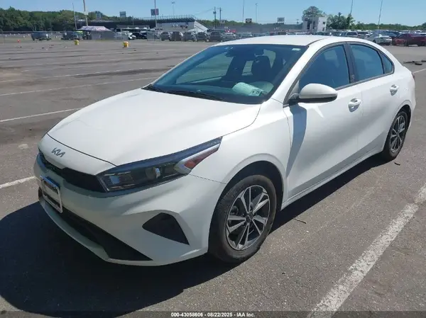 3KPF24AD3RE754298 2024 KIA FORTE - Image 2