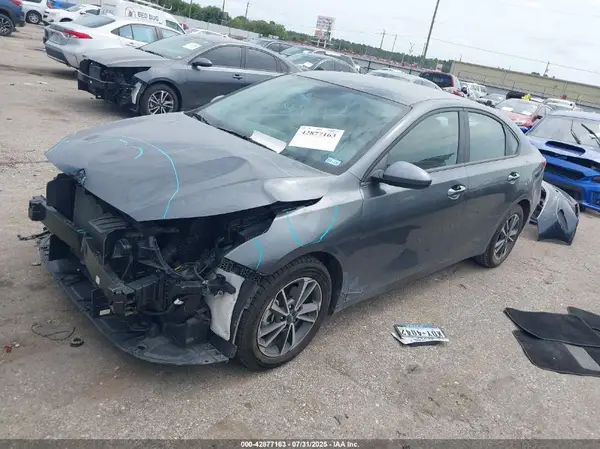 3KPF24AD3RE755015 2024 KIA FORTE - Image 2