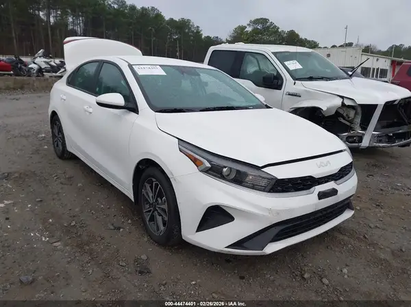3KPF24AD3RE757069 2024 KIA FORTE - Image 1
