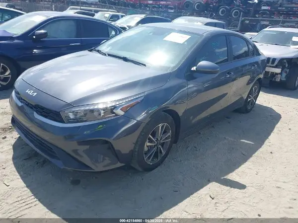 3KPF24AD3RE757105 2024 KIA FORTE - Image 2