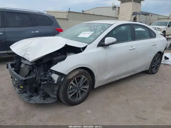 3KPF24AD3RE765012 2024 KIA FORTE - Image 2